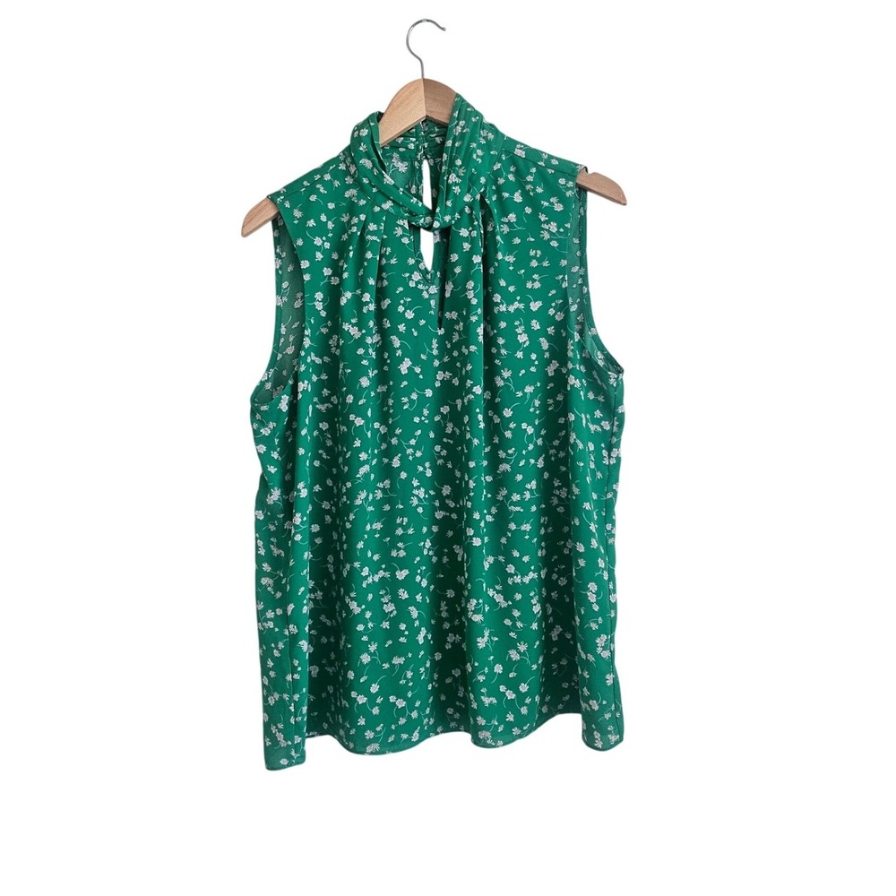 Halogen XL Green Floral Sleeveless Blouse Keyhole Top Career
Cottagecore